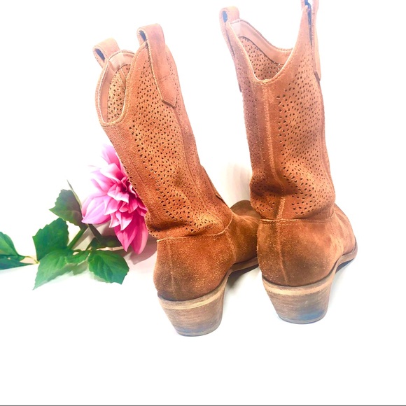 BCBG Suede Boot Rust color size 7.5 B - Picture 9 of 16